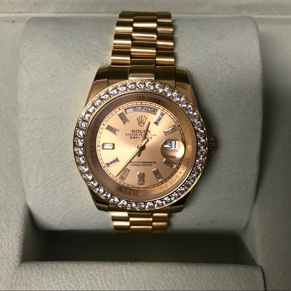 Gold watch - Picture 1 of 3